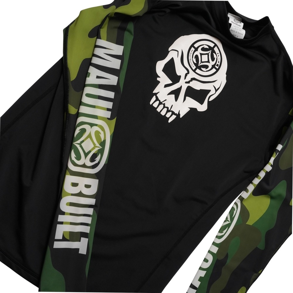 Maui Built Rash Guard Men Small Black Camo Skull Graphic Long Sleeve Swim Shirt